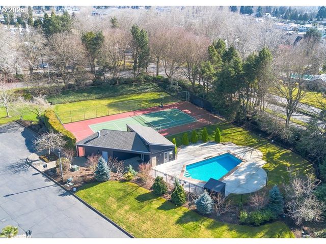 165 N LOTUS BEACH Dr, Portland, OR 97217
