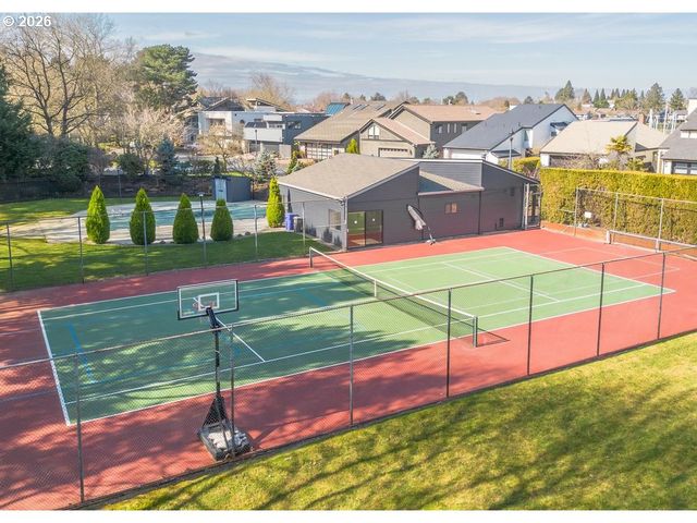 165 N LOTUS BEACH Dr, Portland, OR 97217