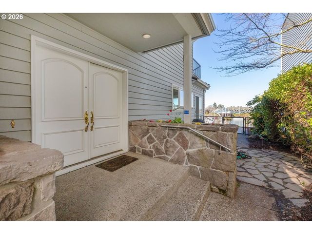 165 N LOTUS BEACH Dr, Portland, OR 97217