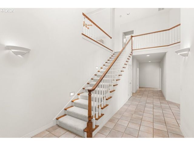 165 N LOTUS BEACH Dr, Portland, OR 97217