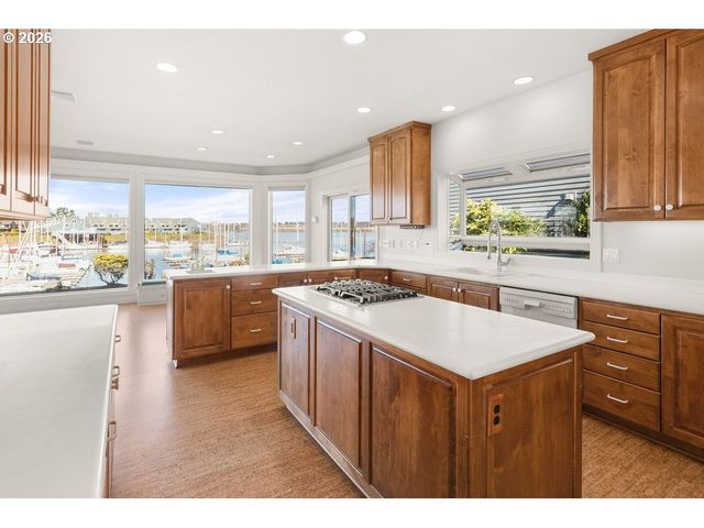 165 N LOTUS BEACH Dr, Portland, OR 97217