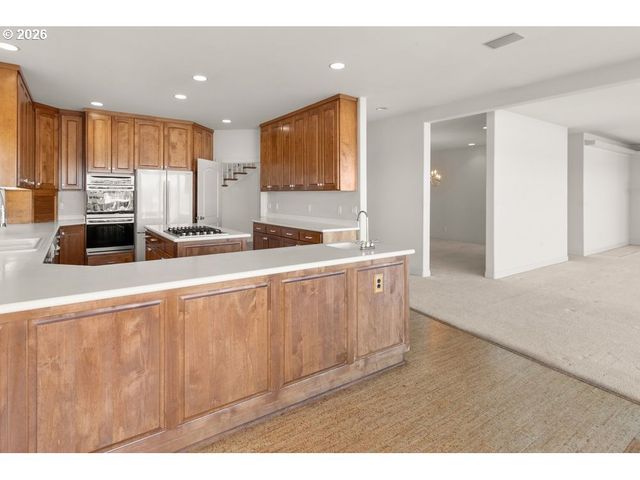 165 N LOTUS BEACH Dr, Portland, OR 97217