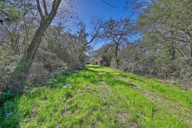 000 Zettel Road, New Ulm, TX 78950