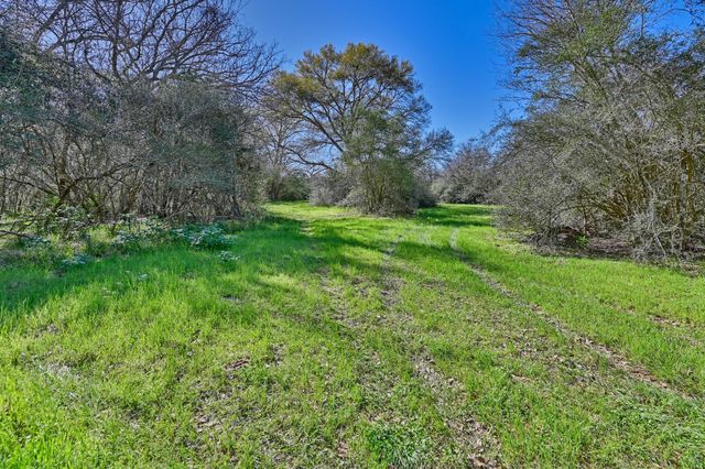 000 Zettel Road, New Ulm, TX 78950