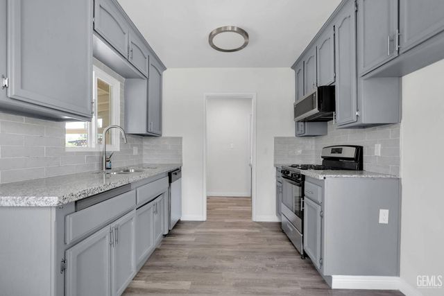 2605 Cleveland Way, Bakersfield, CA 93304