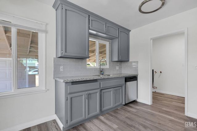 2605 Cleveland Way, Bakersfield, CA 93304
