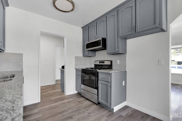 2605 Cleveland Way, Bakersfield, CA 93304