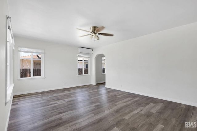 2605 Cleveland Way, Bakersfield, CA 93304