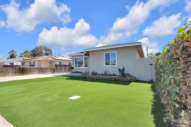 2605 Cleveland Way, Bakersfield, CA 93304