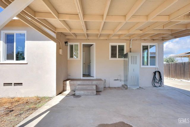 2605 Cleveland Way, Bakersfield, CA 93304