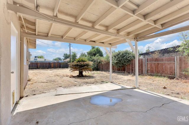 2605 Cleveland Way, Bakersfield, CA 93304