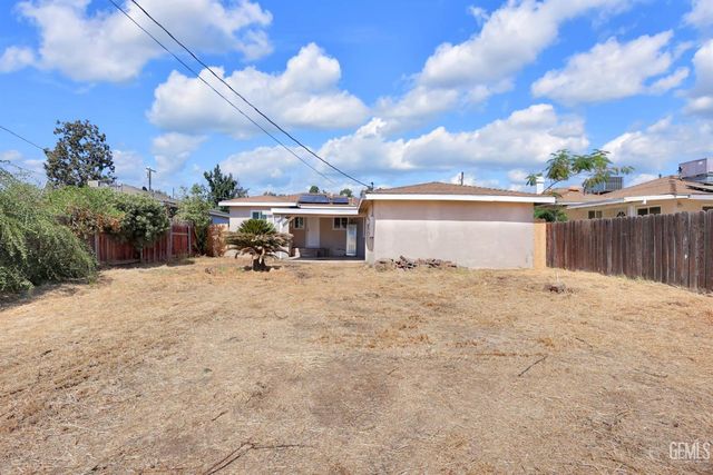 2605 Cleveland Way, Bakersfield, CA 93304