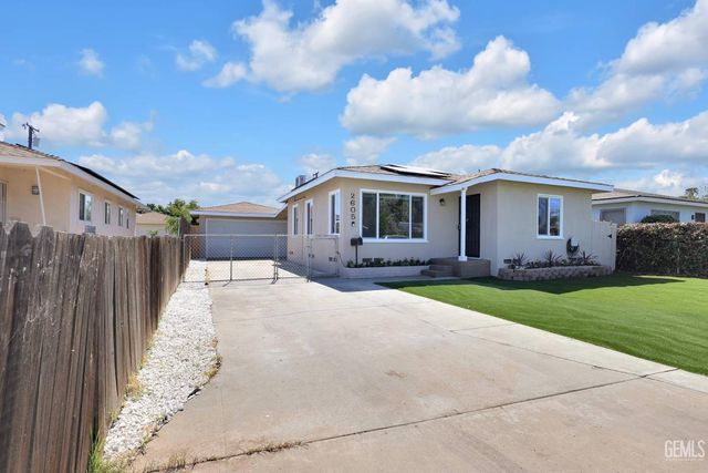 2605 Cleveland Way, Bakersfield, CA 93304