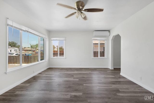 2605 Cleveland Way, Bakersfield, CA 93304