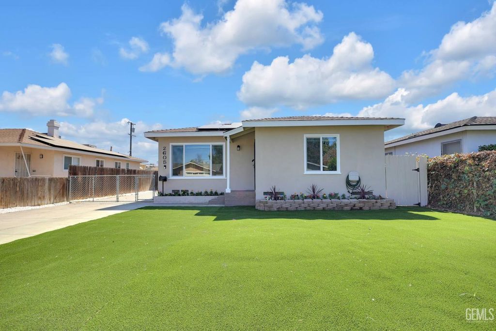 2605 Cleveland Way, Bakersfield, CA 93304