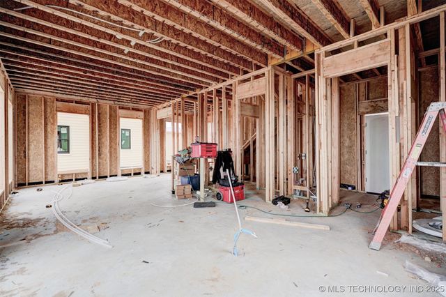 39 Lower Greenway, Carlton Landing, OK 74432