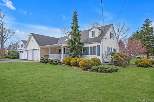 19 Birchwood Drive, South Huntington, NY 11746