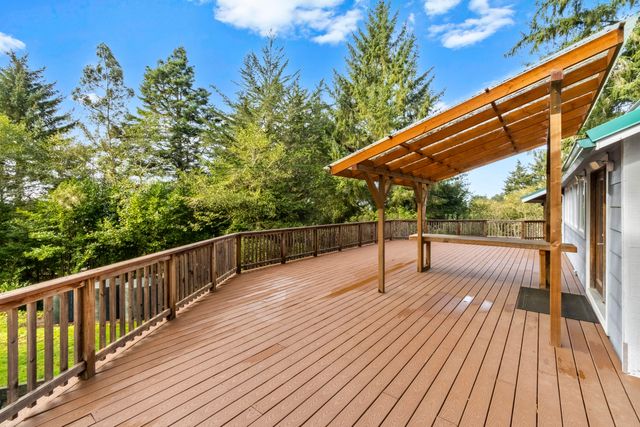 32 Summit View Lane, Fortuna, CA 95540