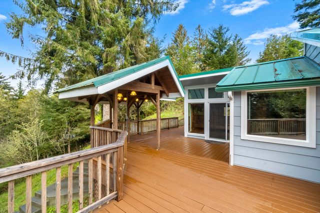 32 Summit View Lane, Fortuna, CA 95540