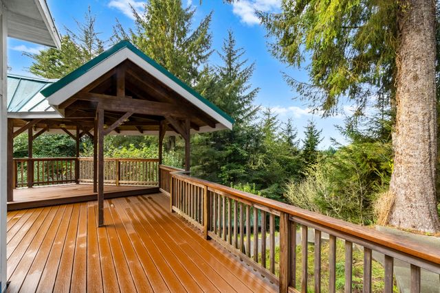 32 Summit View Lane, Fortuna, CA 95540