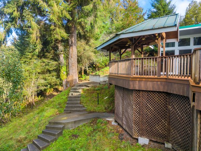 32 Summit View Lane, Fortuna, CA 95540