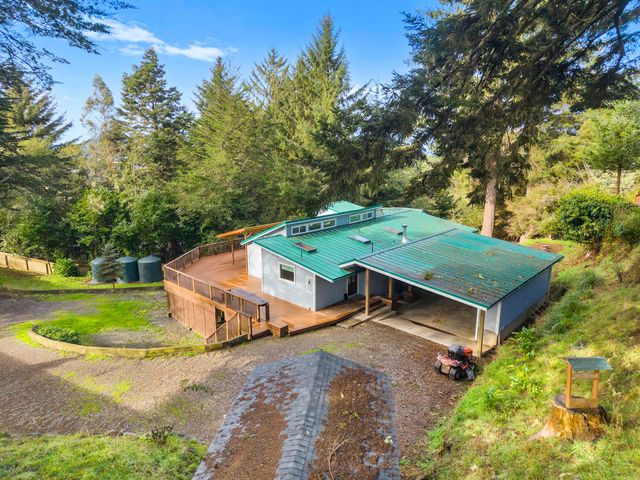 32 Summit View Lane, Fortuna, CA 95540