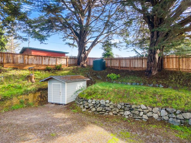 32 Summit View Lane, Fortuna, CA 95540