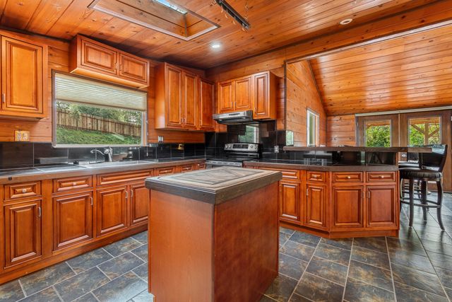 32 Summit View Lane, Fortuna, CA 95540