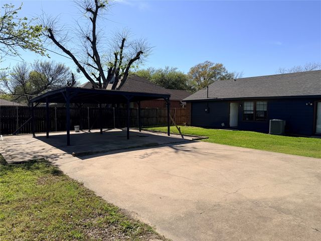 1526 Richard Street, Mesquite, TX 75149