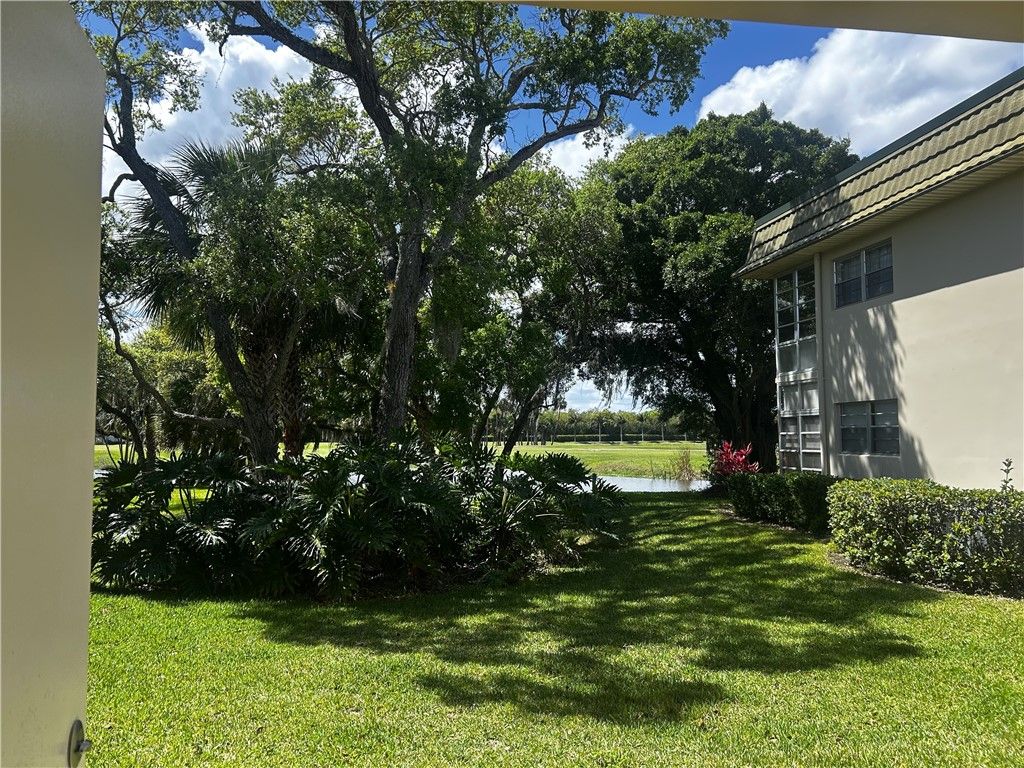 15 Vista Gardens Trail 104, Vero Beach, FL 32962