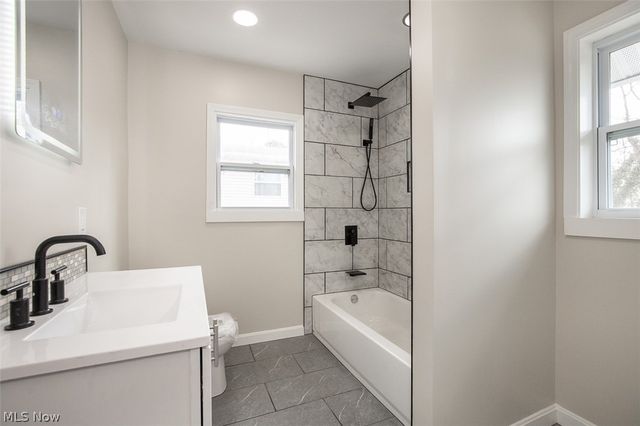 1184 Niagara Avenue, Akron, OH 44305