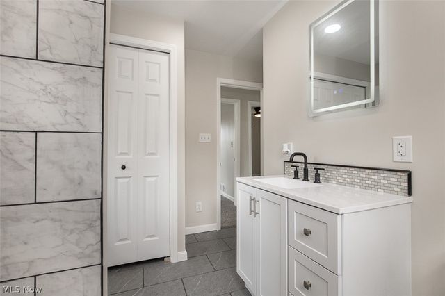 1184 Niagara Avenue, Akron, OH 44305