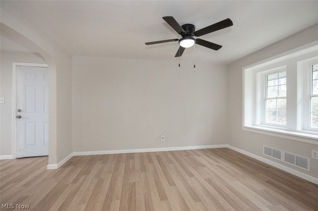 1184 Niagara Avenue, Akron, OH 44305