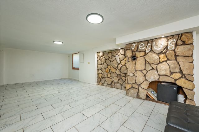 510 E Hughes Avenue, Des Moines, IA 50315