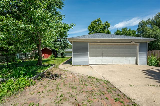 510 E Hughes Avenue, Des Moines, IA 50315