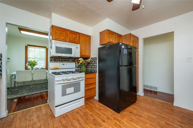 510 E Hughes Avenue, Des Moines, IA 50315