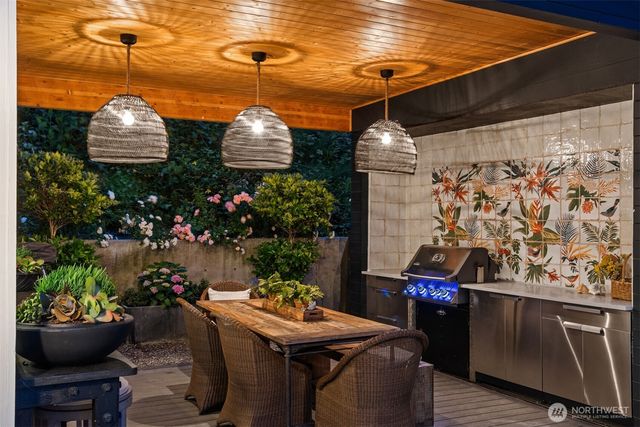 8097 W Mercer Way, Mercer Island, WA 98040