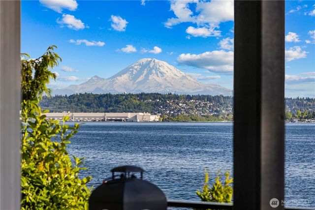 8097 W Mercer Way, Mercer Island, WA 98040
