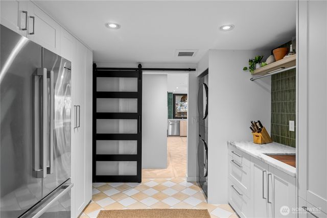 8097 W Mercer Way, Mercer Island, WA 98040