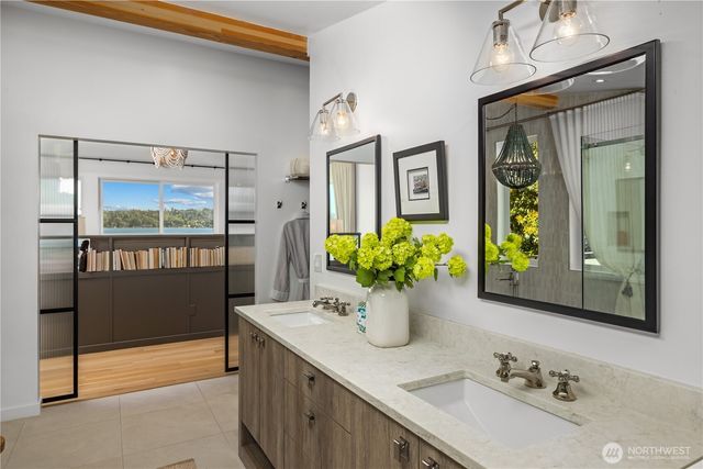 8097 W Mercer Way, Mercer Island, WA 98040
