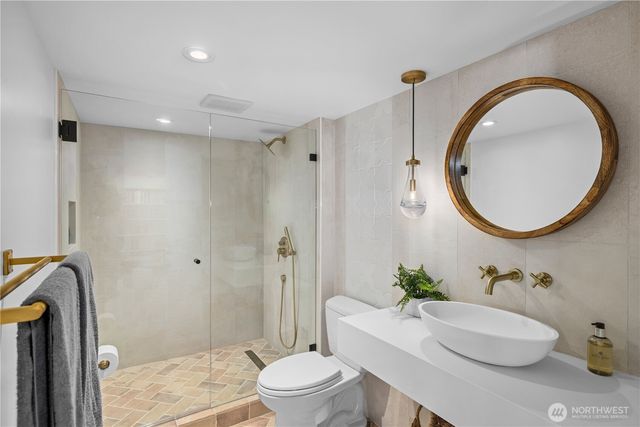 8097 W Mercer Way, Mercer Island, WA 98040