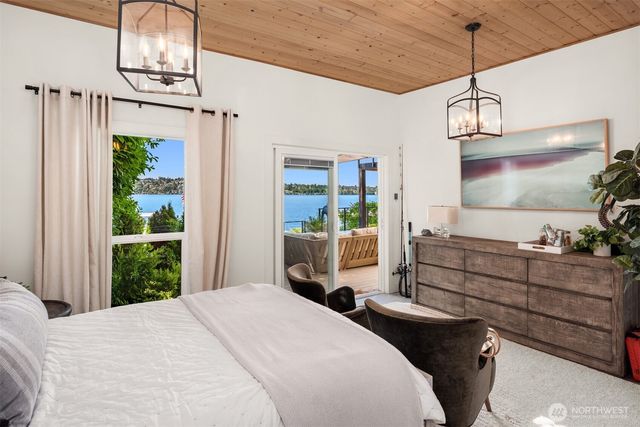 8097 W Mercer Way, Mercer Island, WA 98040