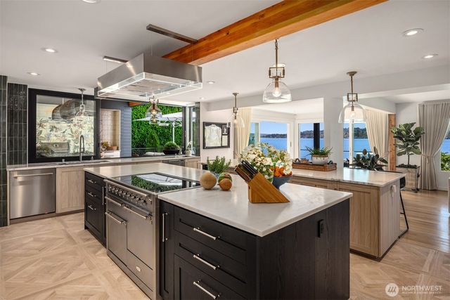 8097 W Mercer Way, Mercer Island, WA 98040