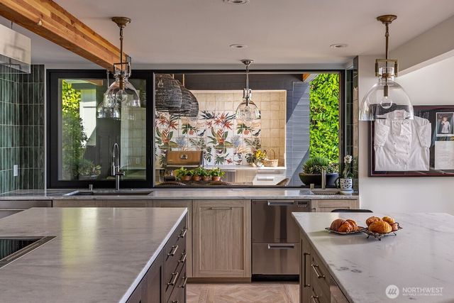 8097 W Mercer Way, Mercer Island, WA 98040