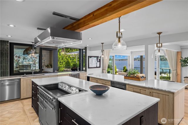 8097 W Mercer Way, Mercer Island, WA 98040