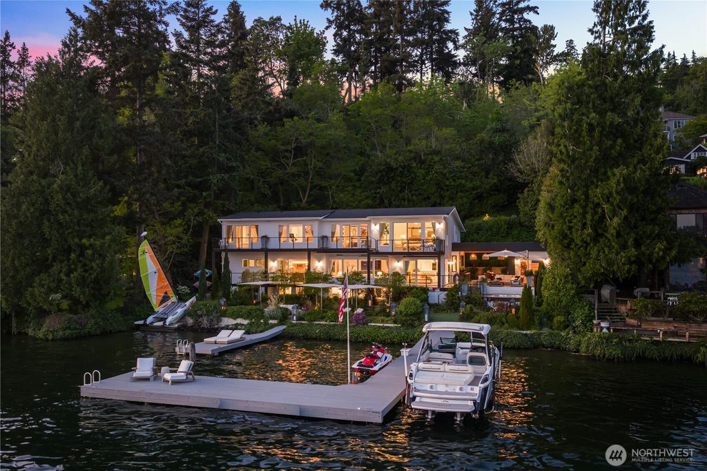 8097 W Mercer Way, Mercer Island, WA 98040