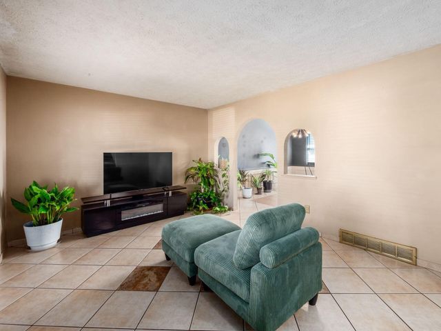 6348 Birkewood Street, Columbus, OH 43229