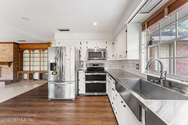 4236 BUCK POINT Road, Jacksonville, FL 32210