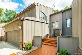 9422 Hawthorne Glen Drive, Grosse Ile, MI 48138