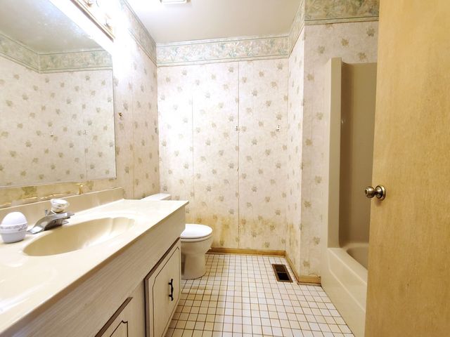 18628 Becker Terrace, Country Club Hills, IL 60478